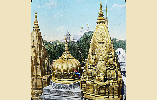 How old is the Kashi Vishvanatha temple 