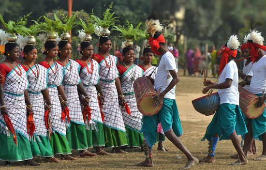 Folk dance of jharkhand hi-res stock photography and images - Alamy